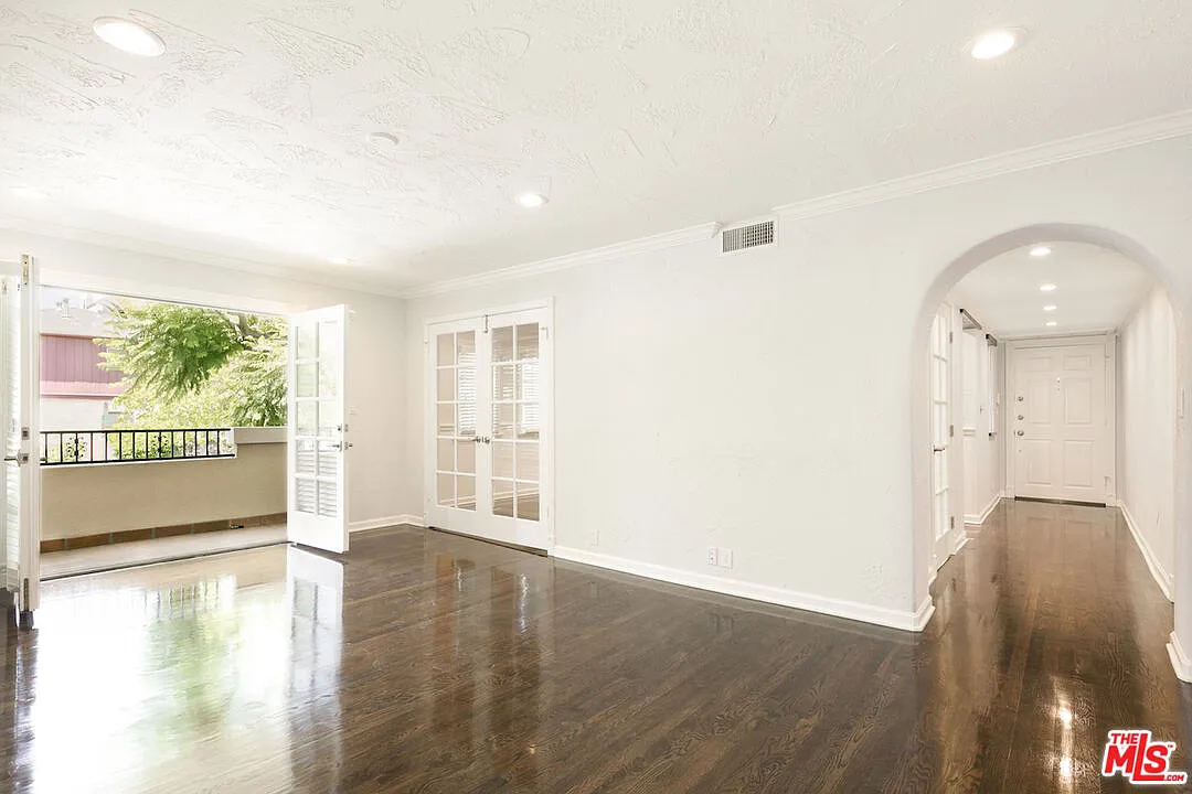 3 bed, 2.5 bath, 2100 sqft, $7,500 — Photo 4
