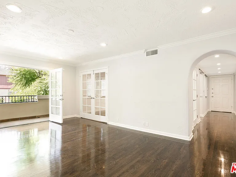 1118 S Cardiff Ave #1 — Photo 4