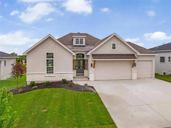 8156 Roundtree St, Lenexa, KS 66220