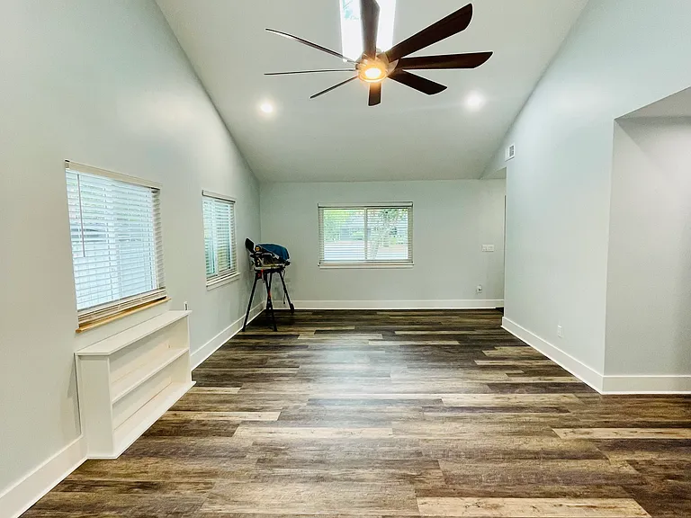 1126 Morning Glory Ct — Photo 6