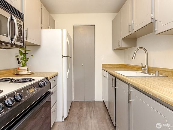 5th image of 15280 Macadam Road S #E104