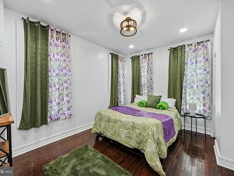 2308 Nicholas St — Photo 12