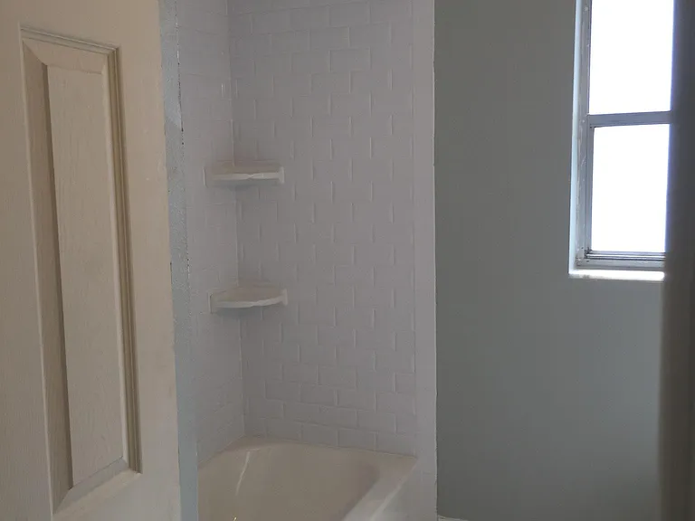 2424 W Cass St — Photo 4