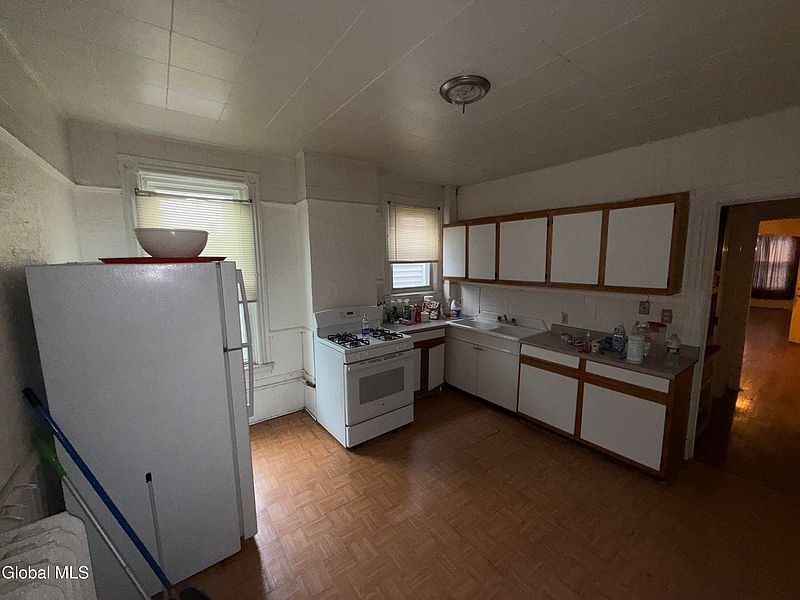 5th image of 351 2nd Street