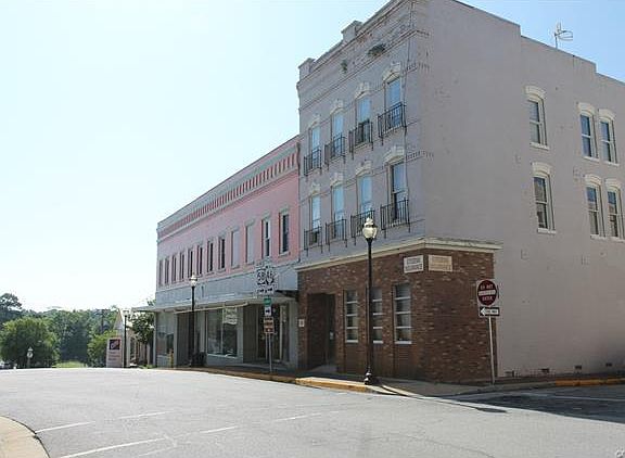 5th image of 110 E Hicks St