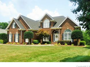 2202 Caernarfon Ln, Matthews, NC 28104