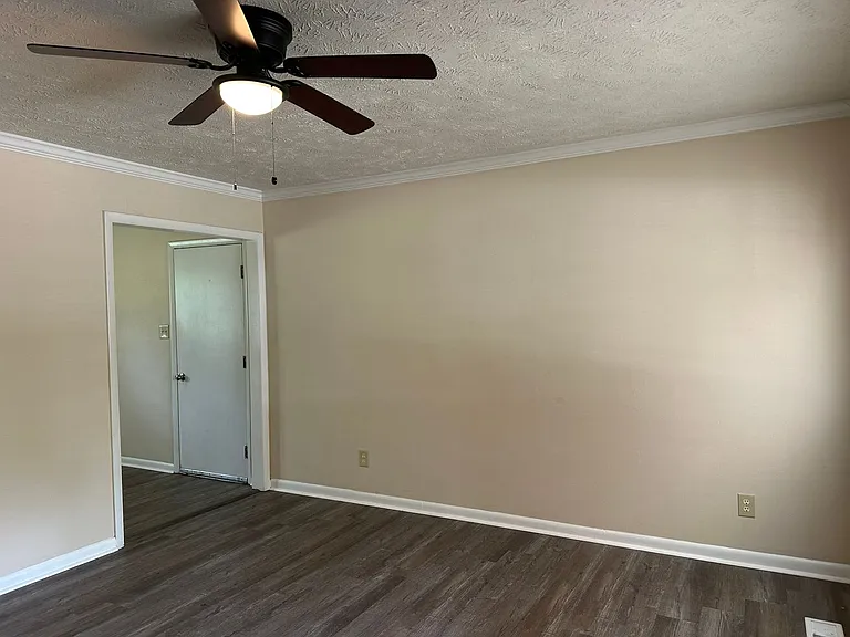 1219 Chilton Dr — Photo 4