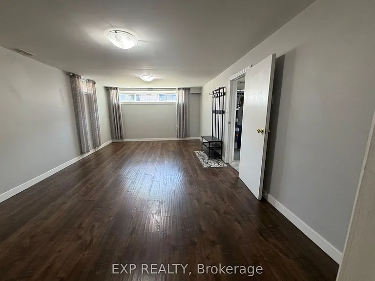73 Roxborough Rd #LOWER — Photo 9