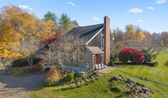 4th image of 38 McCormick Rd