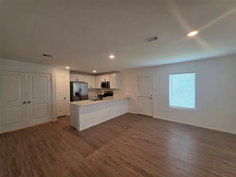 314 Riverwood Village Ln — Photo 4