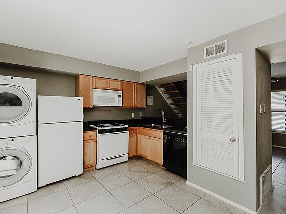 5th image of 3468 Willowrun Dr APT D