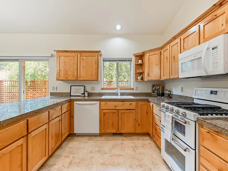 1009 SW Crosscut Ct — Photo 12