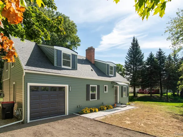 21716 Lahser Rd, Southfield, MI 48033