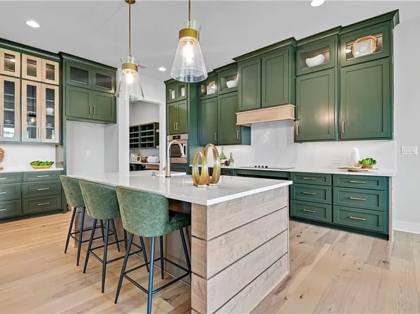 22064 W 93rd Ter, Lenexa, KS 66220