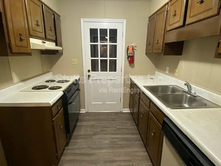 Darby Place Apartments — Photo 20