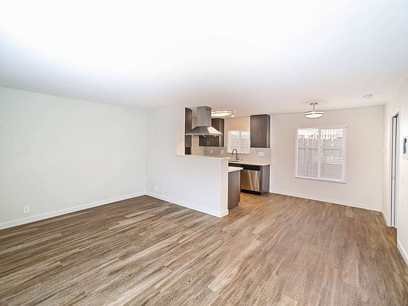 3rd image of 4645 32nd St Unit 2