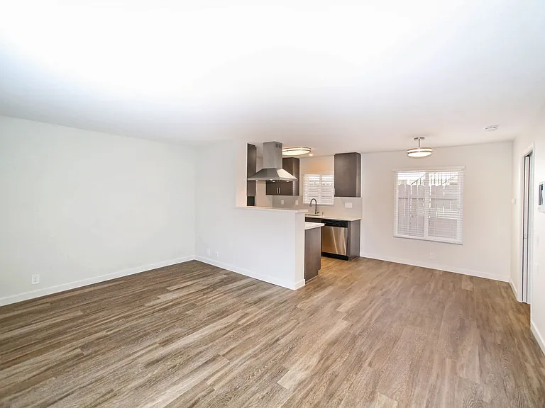 unit on 32nd — Photo 3