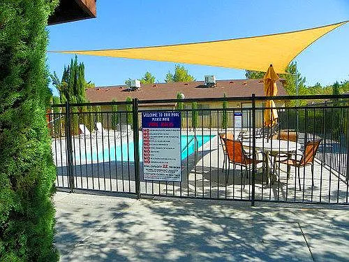 Ridgecrest Landing Apartment Homes — Photo 14