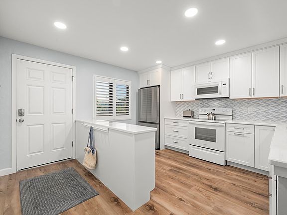 5th image of 979 E Gulf Dr Unit 242