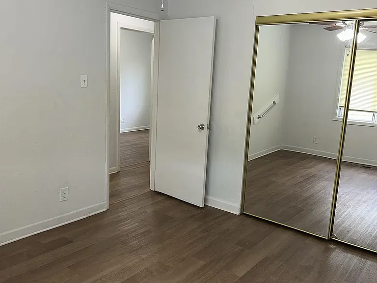 1052 N Lincoln St — Photo 18