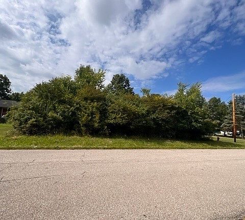 5th image of Linda Ln