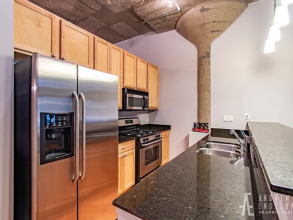 3rd image of 1033 W 14th Pl Unit 114