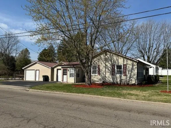 1189 E Vincennes St, Linton, IN 47441