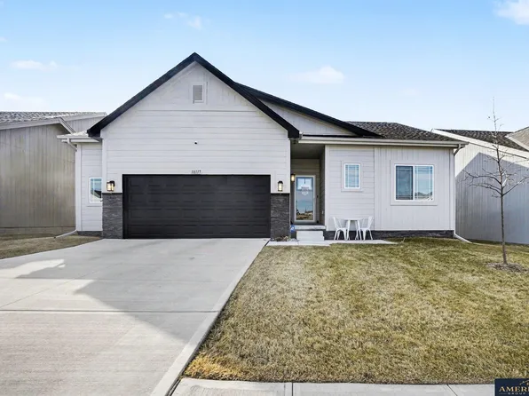 18117 Ogden St, Elkhorn, NE 68022
