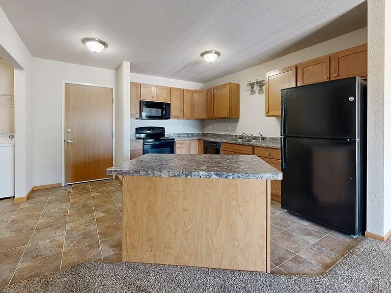 Fox Run Apartments — Photo 10