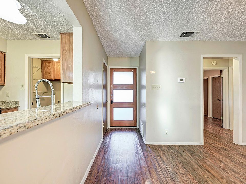 1st image of 2106 Nickerson St Unit 203