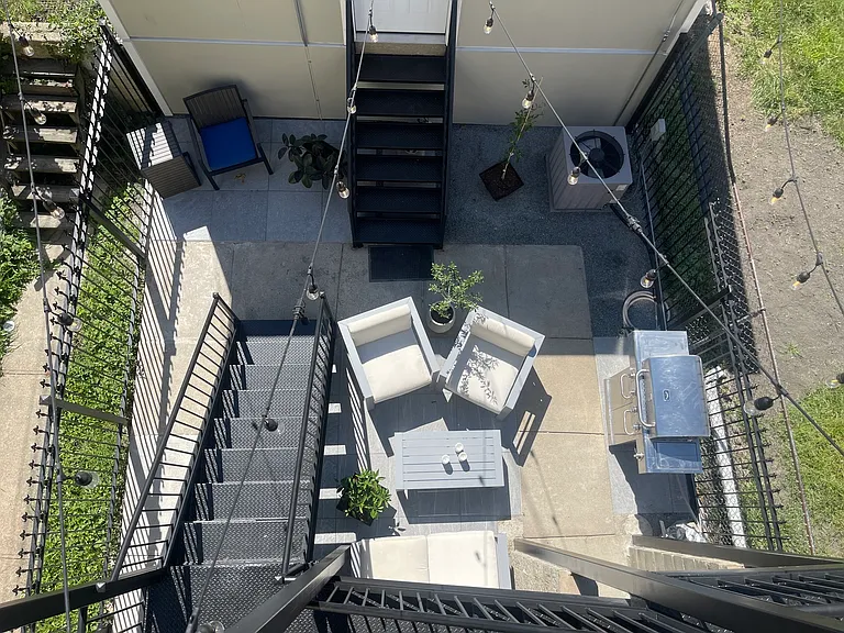 2427 W Grenshaw St #2 — Photo 34