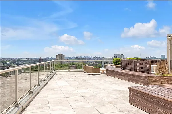Sold by R New York | media 11