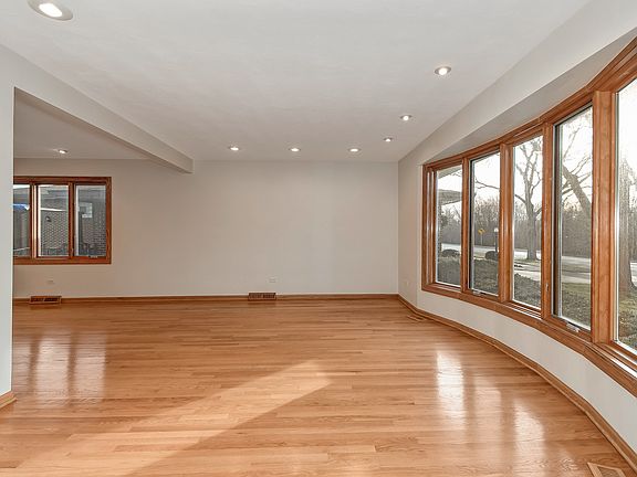 3rd image of 11020 Wakefield St