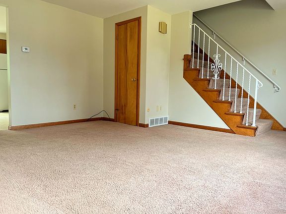 2nd image of 33 Oakridge Dr