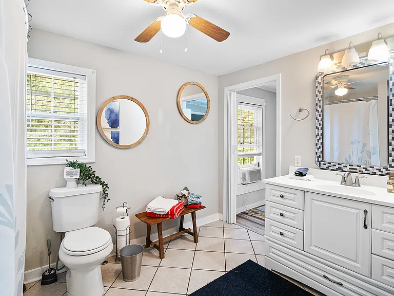 215 Wilson St — Photo 14