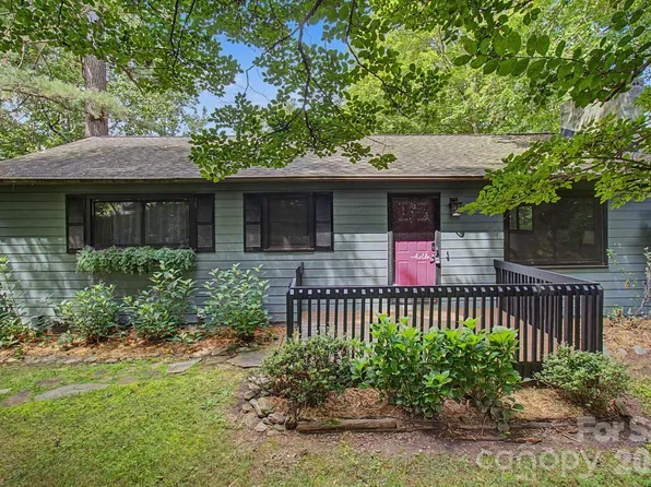 30 Whipporwill Dr, Weaverville, NC 28787