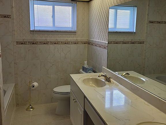 4th image of 32848 Cambridge Dr