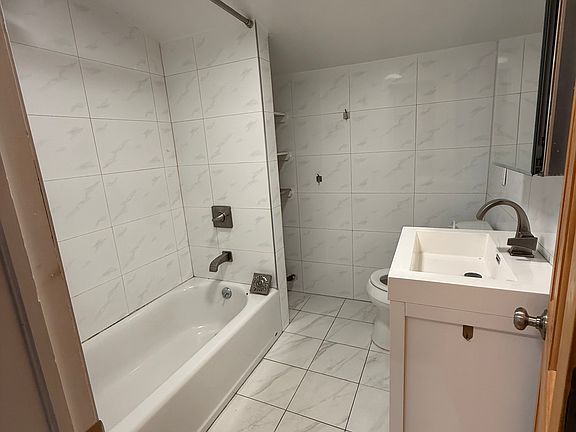 4th image of 14-19 Astoria Blvd #Penthouse 3