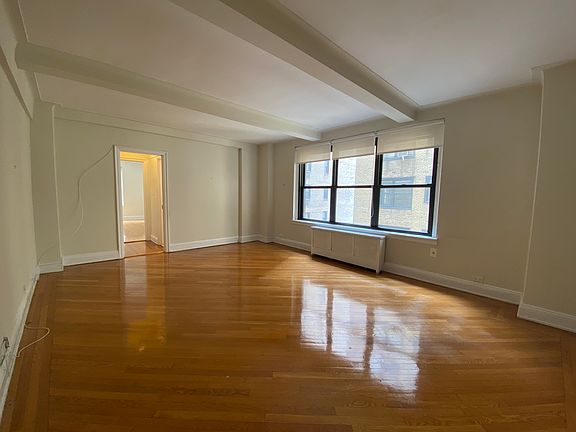 4th image of 400 E 58th St APT 10G