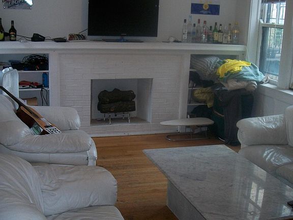 4th image of 646 W Oakdale Ave