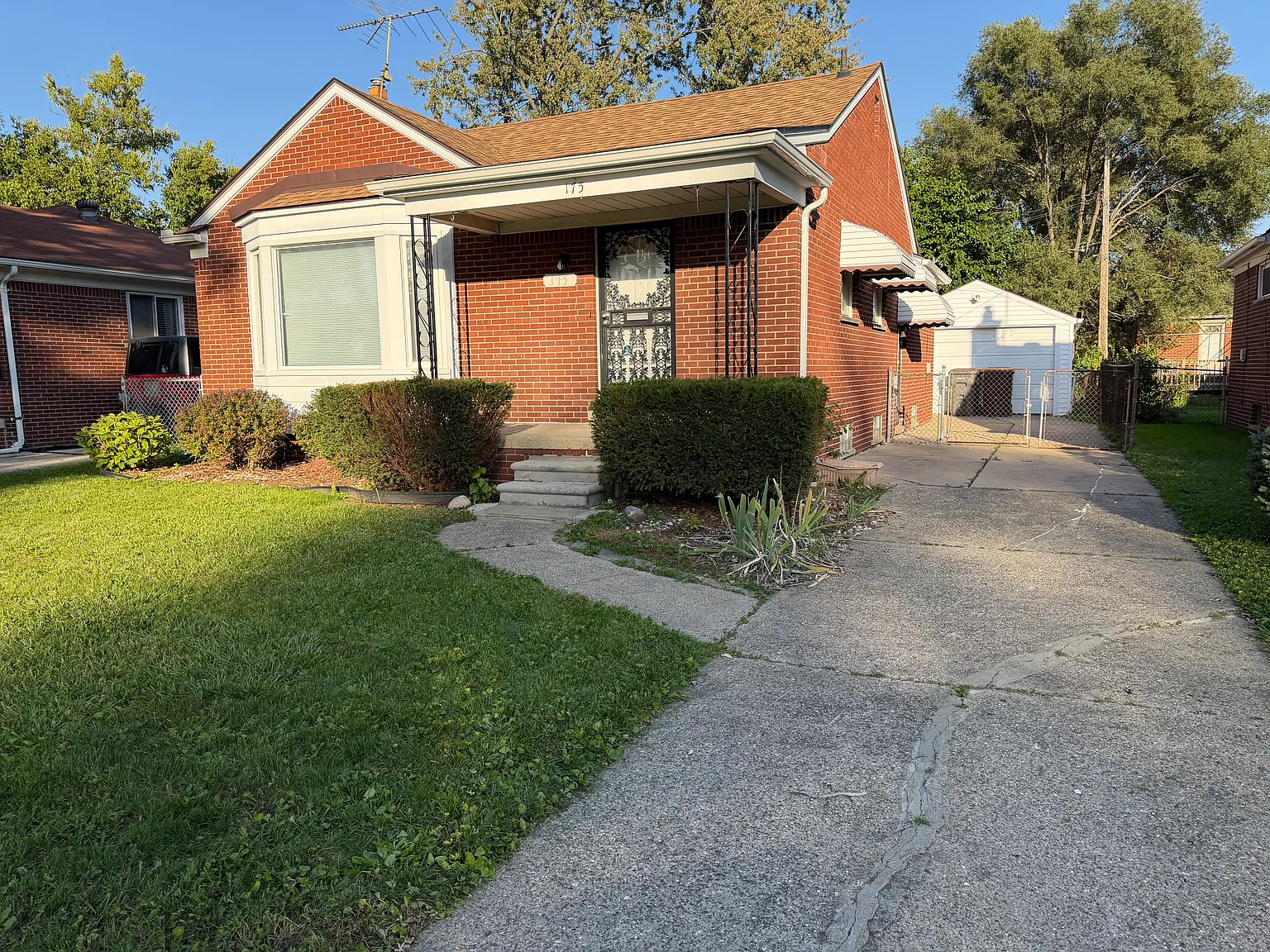 3 bed, 2000 sqft, $1,900 — Photo 1