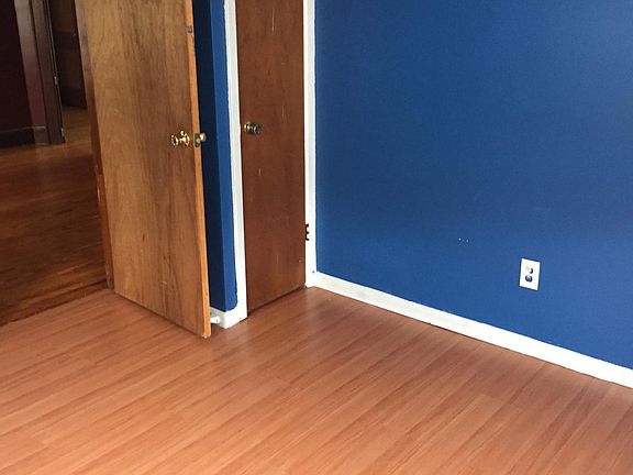 2nd image of 1965 Oak St Floor 2