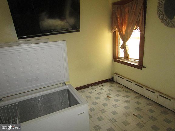 5th image of 7348 Buist Ave