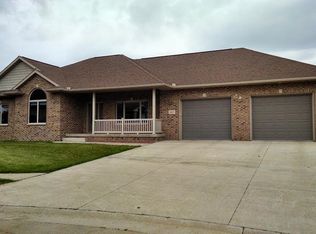 185 Maple Ct, Earlville, IA 52041