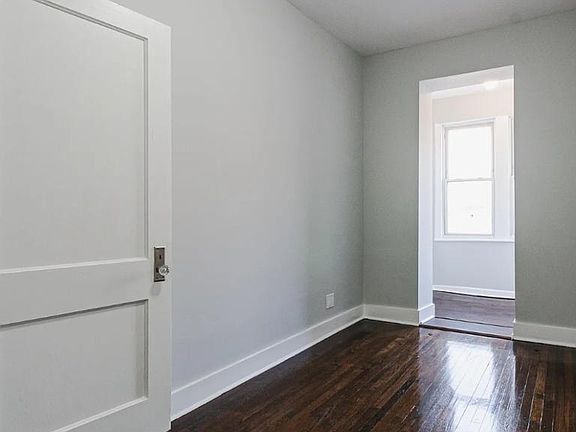 2nd image of 3649 W Montrose Ave #2R