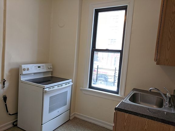 4th image of 2600 University Ave #1BB