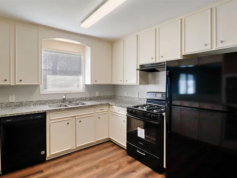 238 Sleepy Hollow Dr — Photo 13