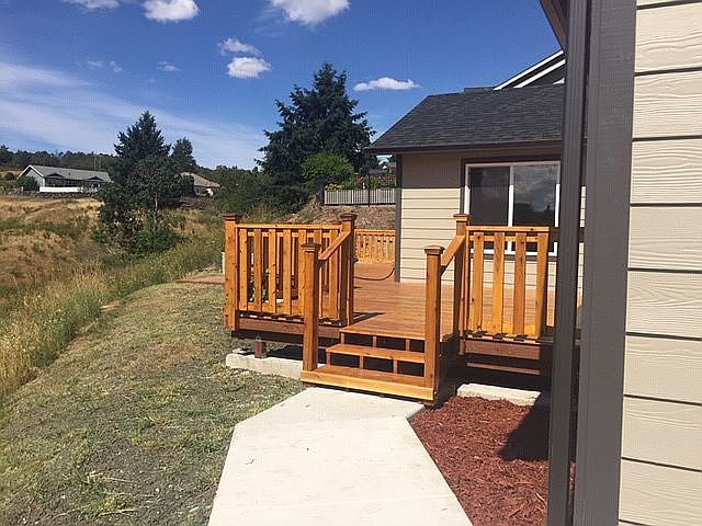 
Back deck off Living area