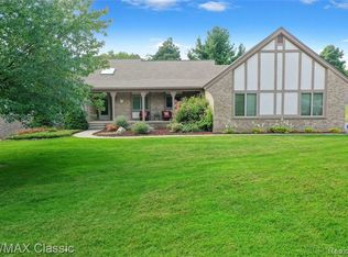 4281 S Duck Lake Rd, Milford, MI 48381