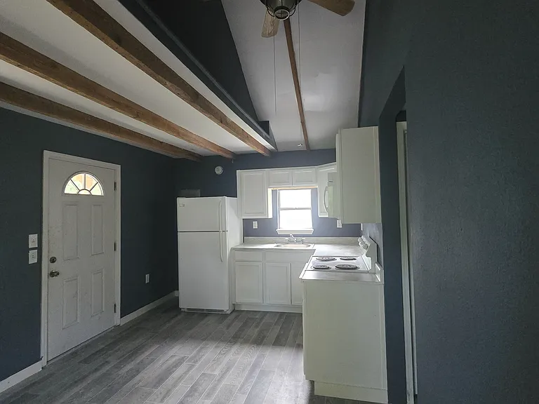 577 Main St — Photo 11